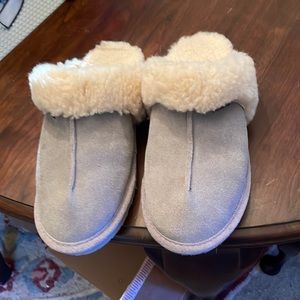 NWOT Bearpaw Women's Loketta Slippers Gray Size 9